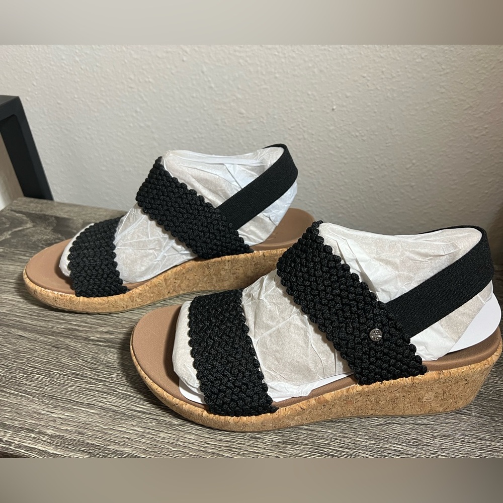 NWT Skechers Black Woven Springy Feels Strap Sandals - Picture 2 of 6